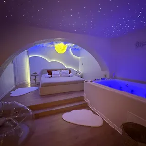 Moon Room, Nuit Insolite - Toulon Maison d'hôtes